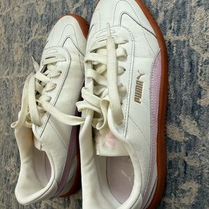 Puma Women's Cream and Pink Sneakers